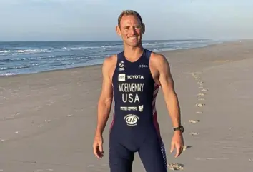  ?? Courtesy of Rachel McElvenny ?? Eric McElvenny in a USA triathlon kit after a training session of running on the beach in New Jersey.