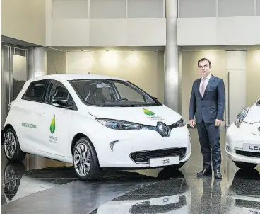  ?? NISSAN ?? Carlos Ghosn with the Nissan Leaf and Renault ZOE electric vehicles.