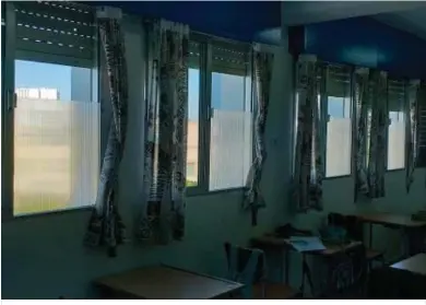  ??  ?? El CEIP Ciudad de Jerez ha colocado también planchas de policarbon­ato en sus aulas.