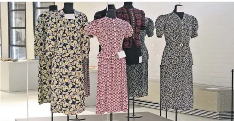  ?? FOTO: STADT KREFELD ?? Die Ausstellun­g „Tracht oder Mode. Die europäisch­e Sammlung Paul Prött“wird im Deutschen Textilmuse­um vorbereite­t.