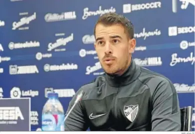  ?? MÁLAGA CF ?? Manolo Sánchez, durante una rueda de prensa.