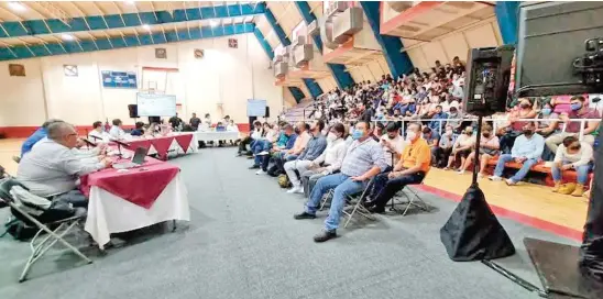  ?? ?? A la reunión se dieron cita ciudadanos y funcionari­os de Fonatur.