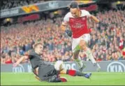  ?? REUTERS ?? Pierre-emerick Aubameyang (right) scored twice as Arsenal beat Rennes 3-0 in the second leg to qualify for the quarter-finals.