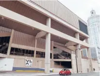  ?? MARK MIRKO/HARTFORD COURANT ?? The western side of the XL Center would be significan­tly changed by the addition of a sports betting venue facing Ann Uccello Street. This is how that side of the building now appears.