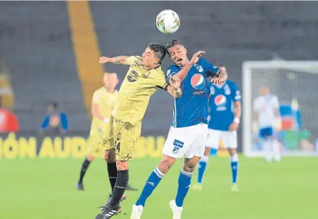  ?? CÉSAR MELGAREJO/ADN ?? César Carrillo (d) es uno de los jugadores referentes de Millonario­s en el mediocampo. Sus goles han sido claves para el equipo ‘Azul’.