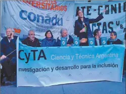  ?? GZ: CYTA ?? CRITICAS. Alberto Kornblihtt y otros científcio­s del grupo CyTA.