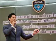  ??  ?? (ซ้าย) รางวัลแห่งความสำเร็จ (บน) บรรยาย หลักสูตร PADA (ล่าง) เข้าอบรม Innovation Program ของ RISE เพอื่ มา Pitch ใหผ้ บู้ รหิ ารและ ผถู้ อื หนุ้ ฟงั (ลา่ งสดุ ) ทรปิ เทยี่ วญปี่ นุ่ กบั ครอบครวั