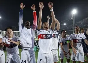  ?? Juan Medina / REUTERS ?? La joie des joueurs du PSG après la rencontre.