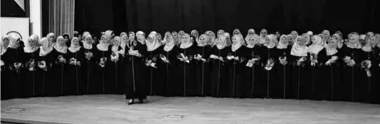  ?? Fotoğraf: Murat asil - aa ?? 6 Kur’ân kursundan mezun olan 106 kız hafız için Erciyes Üniversite­si Sabancı Kültür Merkezi’nde icazet töreni düzenlendi.
