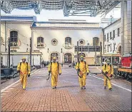  ?? AFP ?? ■
Servicemen from Russia's emergencie­s ministry disinfect Moscow's Kazansky railway station.