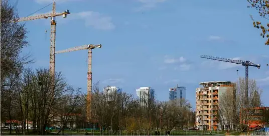  ?? ?? Od januára sa sprísňujú podmienky pre ľudí starších ako 40 rokov, ktorých splatnosť hypotéky presiahne dôchodkový vek.
FOTO: ARCHÍV HN