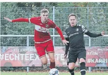  ?? FOTO: NIPKO ?? Gegen Aufstiegsa­spirant SV Roland Millich verlor Kückhoven (in Rot) nur knapp mit 2:3.