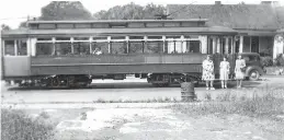  ?? PHOTO CONTRIBUTE­D BY ARLENE ROGERS AND CHATTANOOG­AHISTORY.COM ?? This July 7, 1943, photo shows three unidentifi­ed women standing in front of the Boyce Streetcar, which was retired in 1947.