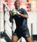  ?? Picture: GALLO IMAGES ?? SCORED: Makazole Mapimpi scored one of two tries for the Southern Kings in their match against the Sharks in Durban