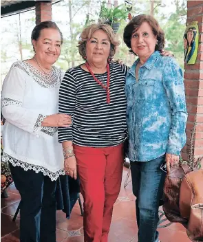  ??  ?? Suyapa Urquía, Rosa María Lozano y Mireya Argüello.