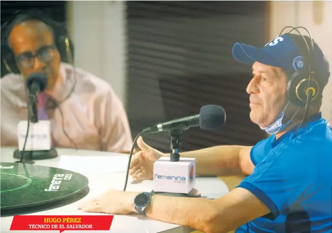  ??  ?? Directo. Hugo Pérez habló largo y tendido en el programa Güiri Güiri al Aire de la selección.