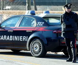  ??  ?? Intervenut­i I carabinier­i di Trento hanno sventato l’aggression­e