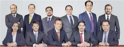  ?? FOTO: KPMG ?? El equipo de Tax &amp; Legal de KPMG integrado por los socios (de pie) Pedro Castro, Juan Pablo Guerrero, Mauricio López, Alberto Cuevas, Rodrigo Stein y Luis Seguel, junto a Gloria Mardones, Andrés Martínez, Francisco Lyon, (Socio Líder) Francisco Ramírez y Rodrigo Ávalos.