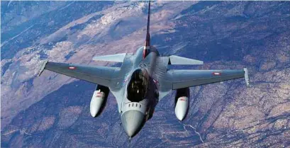  ??  ?? STRONG CONTENDER: LOCKHEED MARTIN’S F-16