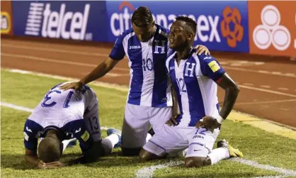  ?? Photograph: Johan Ordonez/AFP/ Getty Images ?? Honduras player Romell Quioto celebrates with team-mates after scoring against Mexico.