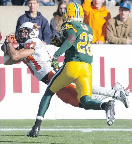  ?? JASON FRANSON/THE CANADIAN PRESS ?? Eskimos cornerback John Ojo, unable to prevent a catch by B.C. Lions’ Marco Iannuzzi on Sept. 26, said playing on the team’s practice roster helped him land a starting job this year.