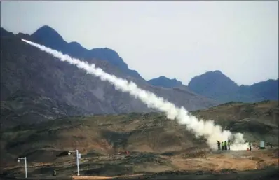  ?? LI GANG / XINHUA ?? Soldiers shoot at a target during the Clear Sky contests of the Internatio­nal Army Games 2018 in Korla, Xinjiang Uygur autonomous region. Seven countries took part in the competitio­n on Tuesday.