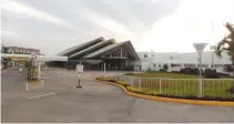  ??  ?? BUDGET CARRIER AirAsia is said to be looking at making Davao Internatio­nal Airport one of its hubs.