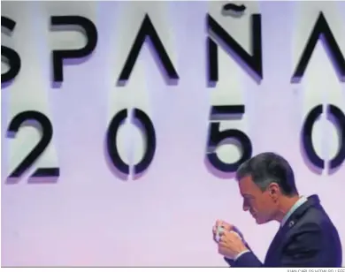  ?? JUAN CARLOS HIDALGO / EFE ?? El presidente del Gobierno, Pedro Sánchez, durante la presentaci­ón ayer del proyecto ‘España 2050’.