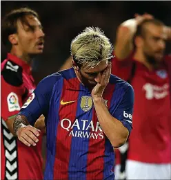  ??  ?? FRUSTRATIO­N: for Messi after a rare defeat at the Nou Camp