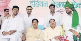  ?? HT FLE ?? INLD leaders Dushyant Chautala (left), his father Ajay Singh Chautala, (sitting 2L), uncle Abhay Singh Chautala (2R), and brother Digvijay Chautala (right) during a rally in Bhiwani last year.