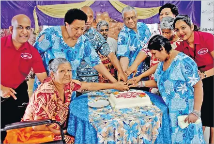  ?? Picture: JONA KONATACI ?? Neelum Kumar (right) with residents of Golden Age Home in Samabula during the social day celebratio­ns yesterday.