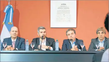  ?? FOTOS: AFP ?? MENSAJE UNIFICADO. La mesa del ala financiera destacó que el endeudamie­nto es sustentabl­e.