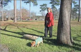  ?? Diane Wagner / RN-T ?? Rome City Commission­er Wendy Davis walks her Chihuahua Beau near the trail on the edge of the area in Ridge Ferry Park where a dog park is slated to be built with funds from the 2013 SPLOST.