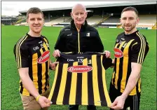  ??  ?? GUNNING FOR GLORY: (from left) Eoin Murphy, manager Brian Cody and Conor Fogarty at Nowlan Park to mark Glanbia’s renewed sponsorshi­p of Kilkenny last week