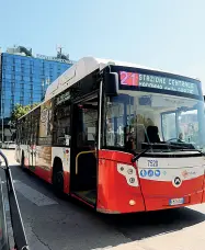 ?? ?? L’Amtab gestisce il trasporto urbano a Bari La società finita nella bufera dopo l’inchiesta della Procura