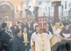  ?? ARMANDO TALAVERA ?? &gt; Cientos de feligreses asistieron a la primera misa del Sitio de Jericó.