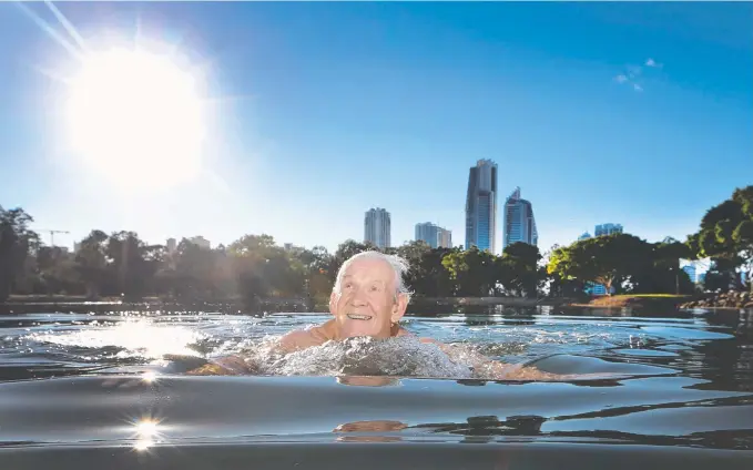  ?? Picture: GLENN HAMPSON ?? The plunge in temperatur­e won’t stop hardy Surfers Paradise 71-year-old Daniel Steensma from continuing his tradition of swimming laps of a morning in Evandale Lake.