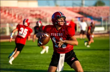  ?? PHOTO VINCENT OSUNA ?? Imperial High quarterbac­k Joaquin Alvarado looks to pass to during a team practice Monday afternoon at IHS in Imperial.