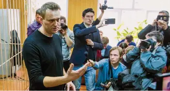  ?? FOTO: DPA ?? Arrest und Geldstrafe: Der russische Opposition­elle Alexej Nawalny wurde als Anführer der Anti-Korruption­s-Demos festgenomm­en und verurteilt. Die Justiz überzieht den Putin-Kritiker seit langem mit Prozessen.