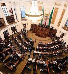  ??  ?? LARGA. La sesión en la Asamblea Legislativ­a del Distrito Federal inició a las 21:00 del miércoles y teminó a las 1:25 de ayer.