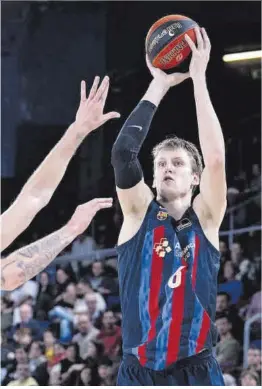  ?? ACB photo ?? Jan Vesely llança a cistella en un partit recent al Palau.