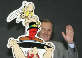  ?? Bild: Joerg Sarbach ?? Franske tecknaren Albert Uderzo tillsamman­s med sin skapelse Asterix.