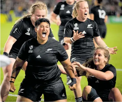  ?? ?? Reserve prop Krystal Murray and teammates celebrate her try during the final.