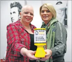  ?? 06_a46_BeatsonRaf­fle02 ?? Yvie and Maria are raising money for the Beatson Cancer Charity.