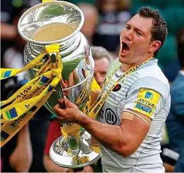  ?? ACTION IMAGES ?? Big shout: Alex Goode celebrates with the trophy