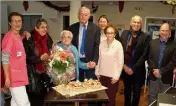  ?? (Photo J. L.) ?? Les fleurs, le gâteau et les paroles du maire sont allés droit au coeur de Marie-Jeanne.