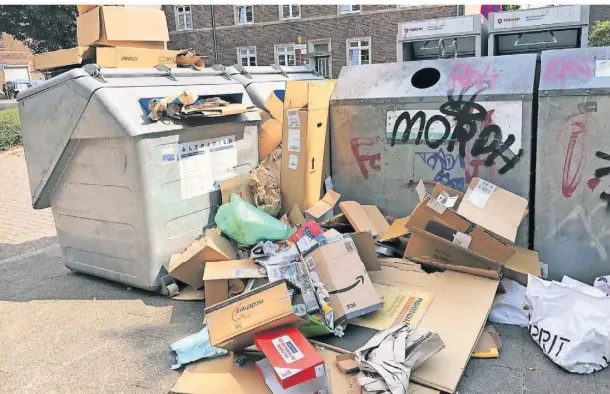  ?? FOTOS: NGZ/DPA ?? Bilder wie dieses von der Ecke Rheydter Straße/St.-Anna-Straße sollen bald der Vergangenh­eit angehören.