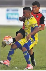  ??  ?? FUERA. Limeño salió del grupo de ocho primeros clasificad­os en el torneo con la derrota ante Águila.