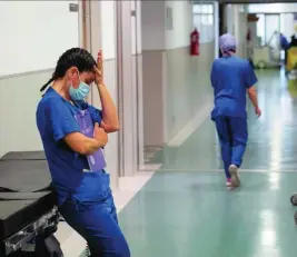  ??  ?? Una enfermera de UCI del Hospital Santa Lucía de Cartagena (Murcia)