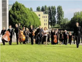  ?? BILD: SN/LEA ANDERS ?? Das Salzburger Universitä­tsorcheste­r begeistert beim Alumni Fest (12. Juni) mit den Melodien aus der „Rhapsody in Blue“.